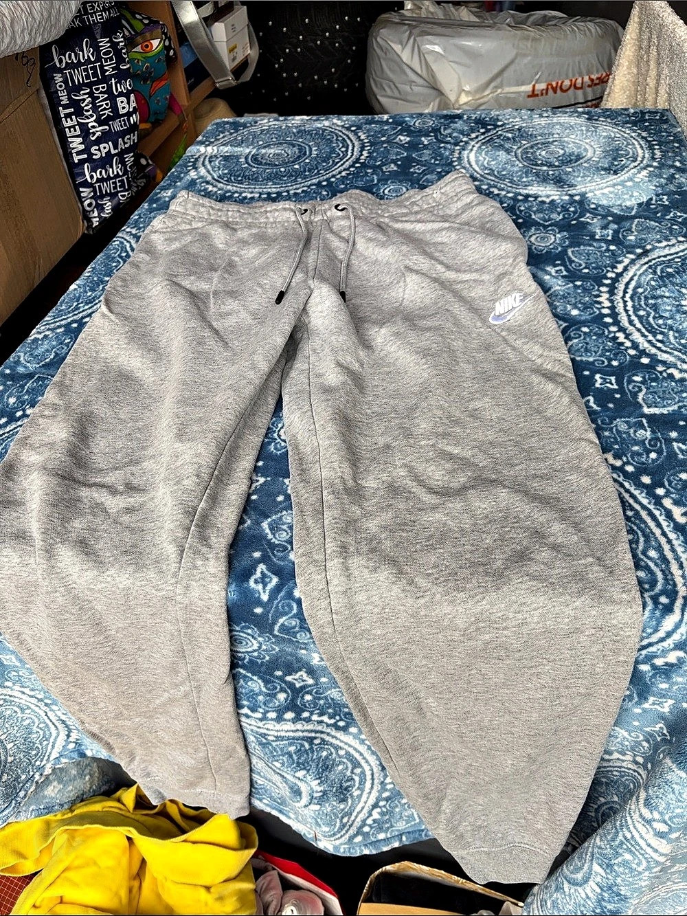 Nike Sportswear Club Fleece Pants Gray Joggers Size Small